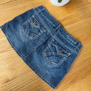 Mini skirt!! Says 7/8 but fits more like a 6! Y2K